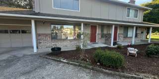 Spacious 2 story duplex Gallery 1
