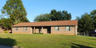 Maryville 37803 - 3 bedroom, 2 bath rancher with full unfinished basement - Contact Steve Davis (865) 681-1000 Gallery 1