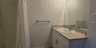 Beautiful 2 bed/ 2 bath Townhome w/ Balcony, Garage & Community Pool Gallery 7