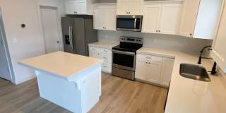 Beautiful House with basement apartment Gallery 6