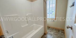 3-Bedroom End-Unit Townhome in West Des Moines | Waukee Schools Gallery 9