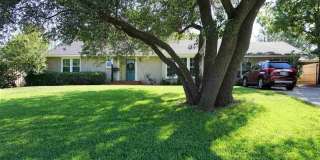 Available 5/7 - 3 Bed 3 Bath w/ Divided Backyard! Gallery 1