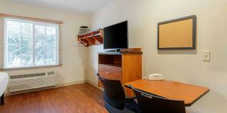 Fort Lauderdale - Airport - West Gallery 28