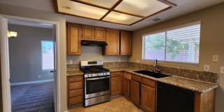 Gorgeous 4 Bedroom corner lot home Gallery 18