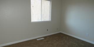 Townhouse Located Near School, Parks, Freeway Access! Gallery 11