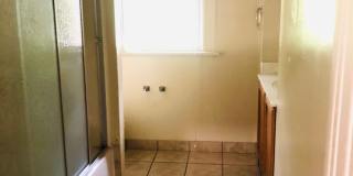 Large House w/ off-street parking & 3 BATHROOMS! Gallery 12