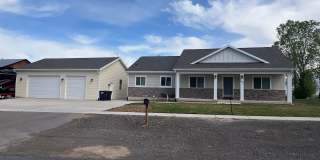 Gorgeous 6-bedroom, 4-bathroom with a large garage Salem Gallery 3