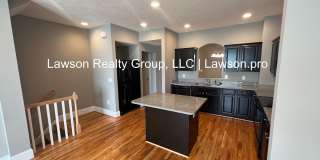 Luxurious Colonial Green Townhome with Garage Gallery 20