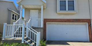 3 Bedroom 2.5 Bathroom Duplex in Bloomington Gallery 1