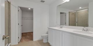 Like-New Ashton Woods Spacious 5BR 4BA, Prime Location Near I-4! Gallery 20