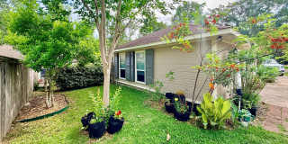 Elegant Cottage Retreat in Wimbledon Estates – Walk to Perkins Rowe Gallery 1