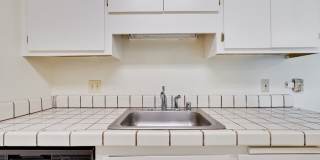 Top Floor Unit - Balcony - Elevator Access - Community Pool & Tennis Court Gallery 21