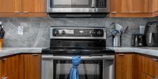 2215 Linwood St. Gallery 6