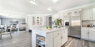 Luxury Living in Guard-Gated Royal Highlands! Gallery 11