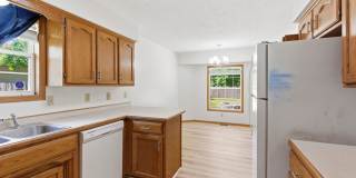 Nixa 3 bed 2 bath 2 car garage home! Gallery 24