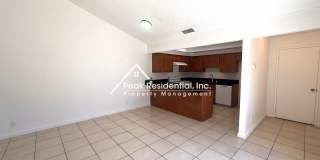 Spacious Updated 2bd/2ba Halfplex with 2 Car Garage Gallery 5