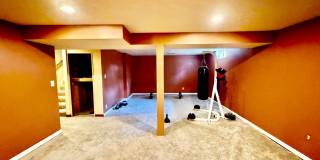 Spacious 3 Bedroom 2 Bathroom Home - Large Backyard! Gallery 7