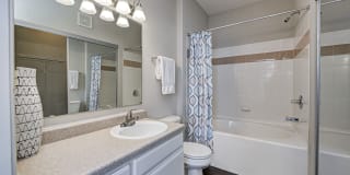 Linden Square Gallery 37