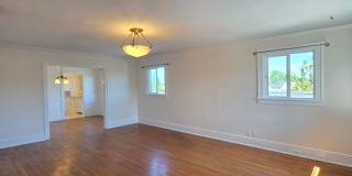 Large 1 bedroom Historic condo - Top Floor unit with a charming interior-  Available now! Gallery 7