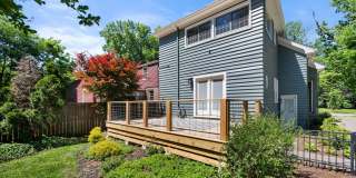 Beautiful 3BR house- perfect roommate set up! 1/2 price security deposit with qualified application Gallery 6