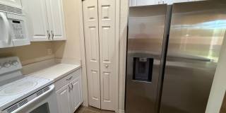 Beautiful 3 room /2.5 bath Gated Community W/ Pool Close to the Skyway Gallery 9