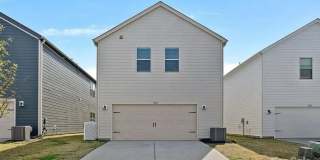 Room in 5 Bedroom Home at Old Statesville Rd Gallery 1