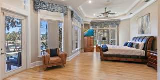 Stunning Lagoon Residence! Gallery 26