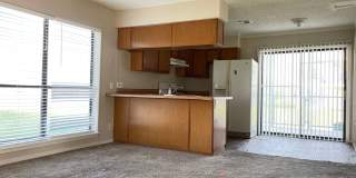2 Bedroom 2 Bath Apartment w/ Washer and Dryer Connections Gallery 1