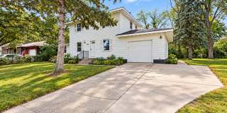 Updated 4 Bed Blaine Home W/ Finished Basement, Large Yard, & Attached Garage Gallery 1