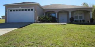 Large House w/Bonus Room, Lawn Care Included Gallery 1