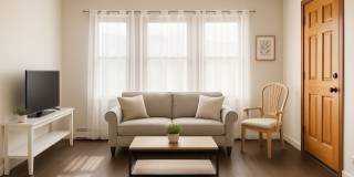 Charming 2BR Duplex in Chicago Gallery 1