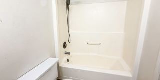 4 Bed/3 Bath Three Story Condo Near Bus Routes and Shopping Gallery 21