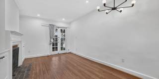 Charming & Restored 2BD/2BA Historic Rowhouse in Historic Snows Court Gallery 5
