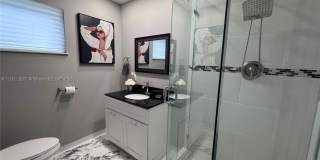 1332 Van Buren St (AVAIL 04/01/2026) Gallery 21