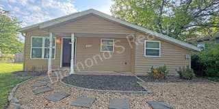 Spacious, Clean 3 Bedroom Home + Bonus Room Available! Gallery 1