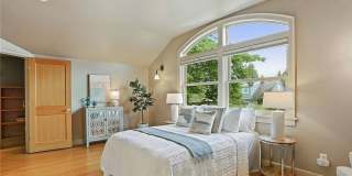 Quintessential Greenlake 4 Bed 3 Bath Home Gallery 12