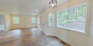Large Beautiful Home in the Hills Gallery 9