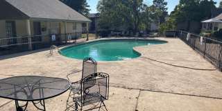 3 bed upstairs condo in Norman, community pool and plenty of parking! Gallery 18