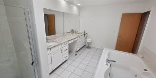 4 Bedroom, 3 Bathroom Impressive Lincoln Park Duplex Gallery 27