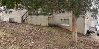 Knoxville 37917 - 2 Bedroom, 1 bath apartment - Contact Lisa Vineyard and Shannon Russell (865) 216-9334 Gallery 1