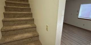 Close to COCC!  Townhouse, 2.5 Bath, W/D Hookups, Gas Fireplace, Water/Sewer Paid, Garage Gallery 7