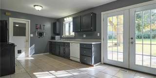 Adorable Home in Raytown! Gallery 8