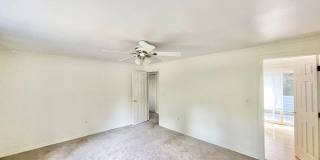 Spacious 5-Bedroom Home in Prime Location Gallery 15