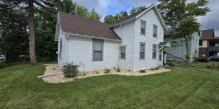 Renovated Four-Bedroom House in a Great Location Gallery 3
