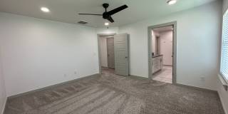 Large 3 Bed 2.5 Bath Duplex Includes Office Space (See Contact Info Below) Gallery 34
