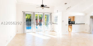 569 Spinnaker Gallery 7