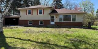 Comfortable, Updated Home in the Heart of Roseville. Avail NOW. *In-Unit Laundry* Gallery 1