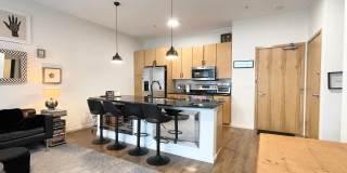 Luxury Condo Living in the Heart of Excelsior & Grand - Underground parking -Available NOW! Gallery 4