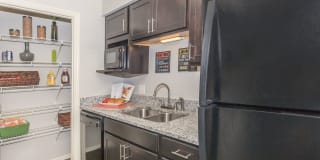 Lakeshore Apartments Gallery 10