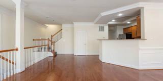 Elegant Townhome in Sought-After Groveton Woods Gallery 9
